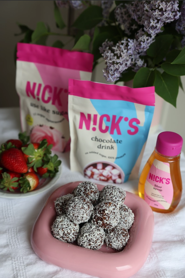 Healthy Chocolate Balls without added sugar.