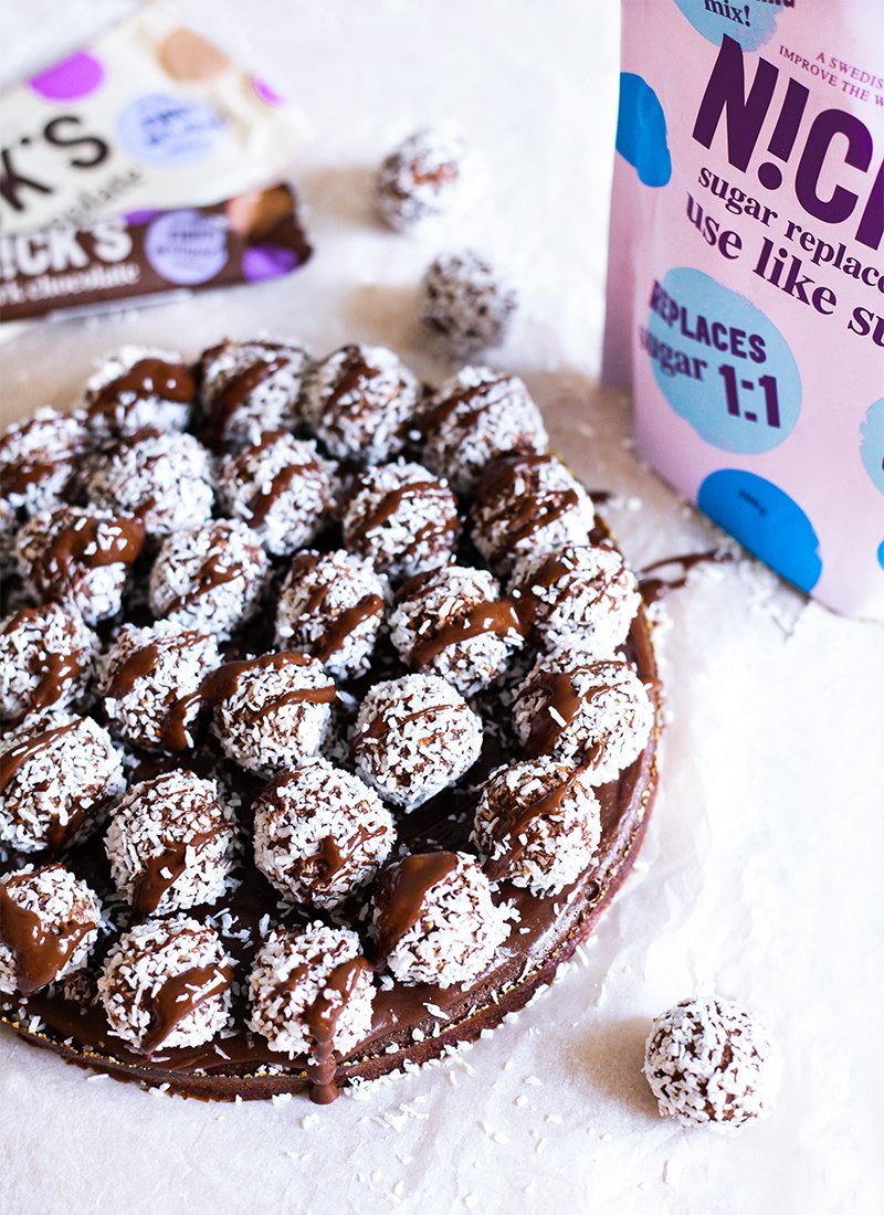 Make sticky mud cake with chocolate balls 