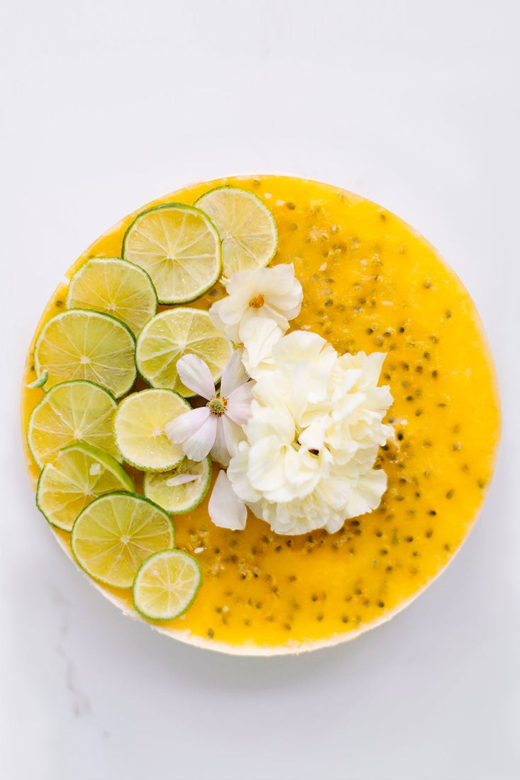 Healthy cheesecake with passionfruit without added sugar.